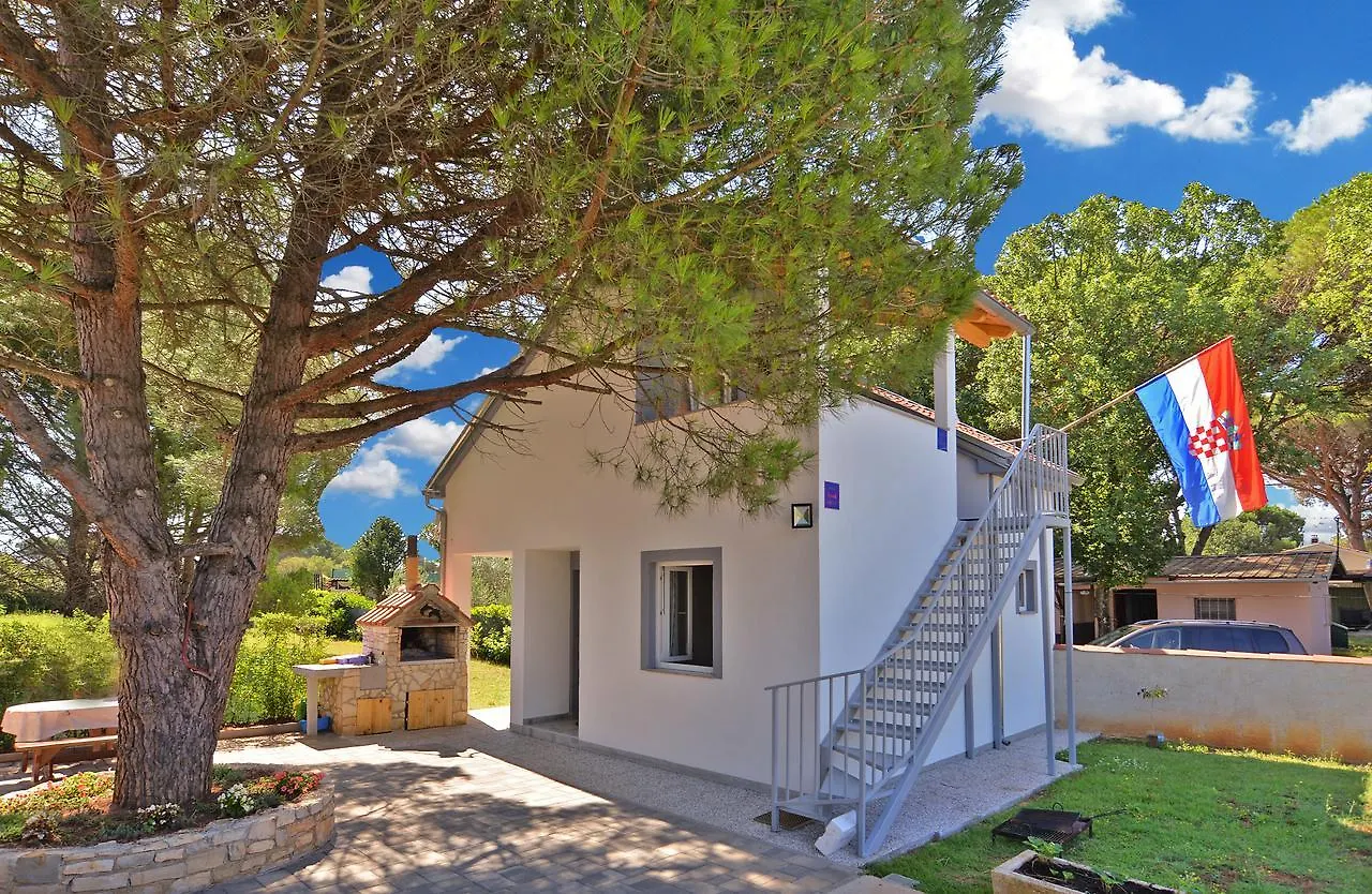 Apartments Josip 1713 Fažana