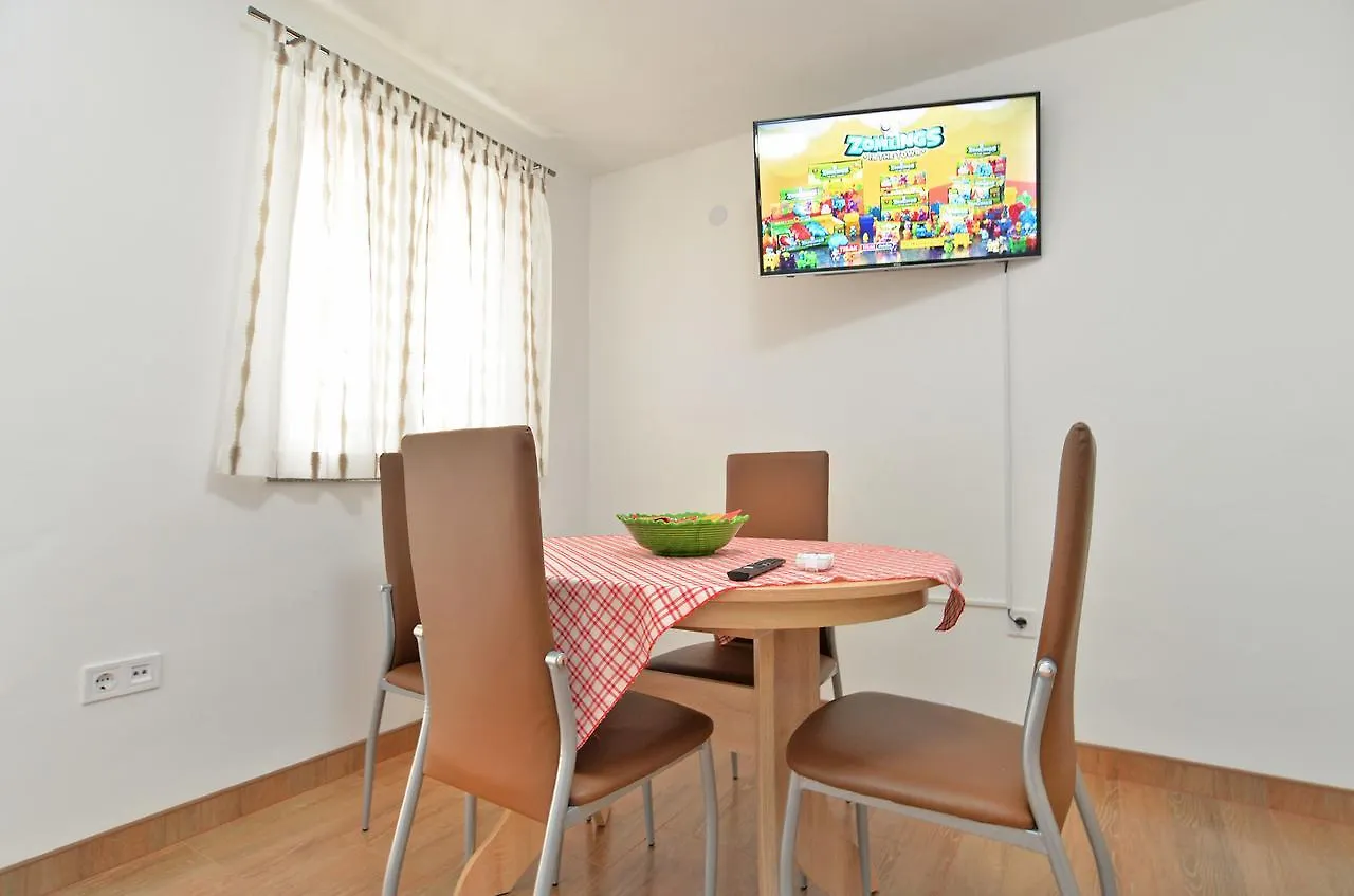 Apartments Josip 1713 Fažana